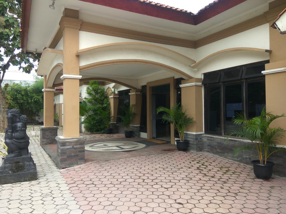 Graha Hotel Sragen Eksteriør billede